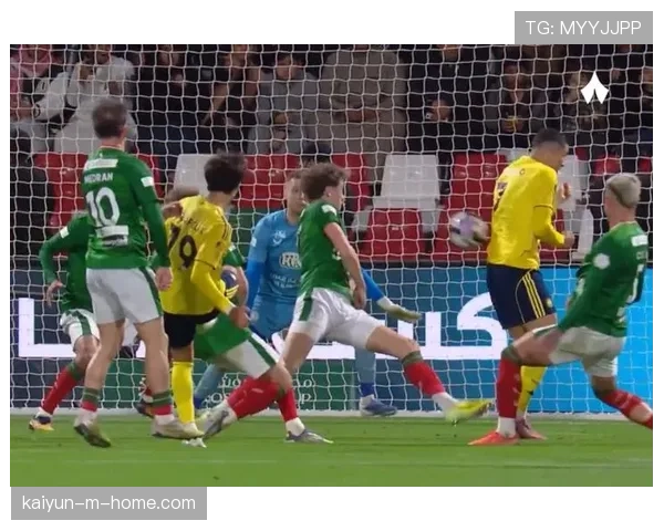 西汉姆联边路传中结合渗透 定位球防守不足多次失分 西汉姆联边路传中结合渗透 定位球防守不足多次失分